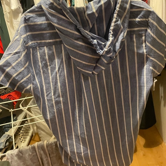 T-shirt with hoodie - Picture 2 of 2